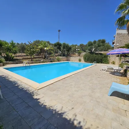 Trulli Le Casedde * Νότσι